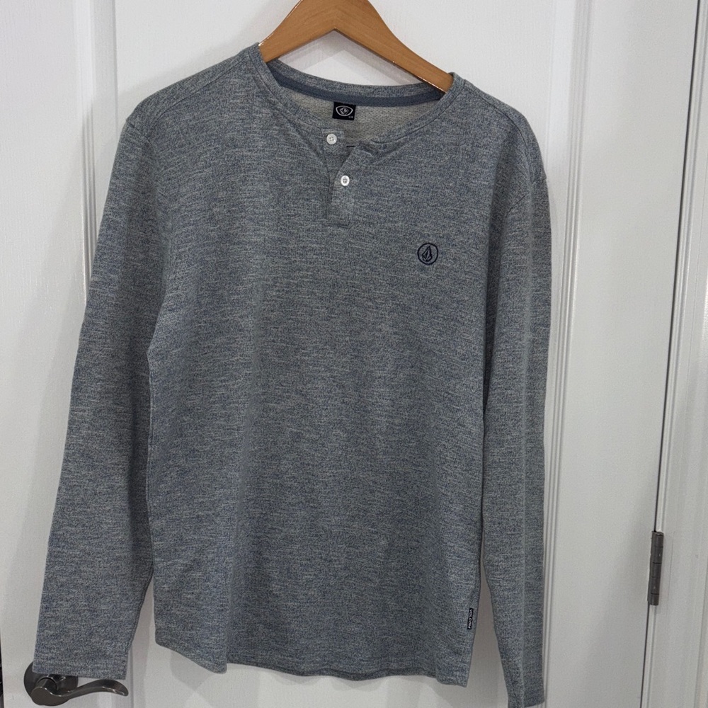 Volcom Men's navy/ Gray Henley Shirt size large